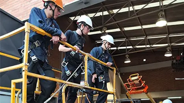 como prevenir accidentes cuando trabaja con plataformas elevadoras